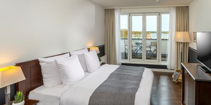 Luxusurlaub - Bar: Hotelbar - Suite - Precise Resort Hafendorf Rheinsberg
