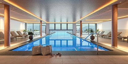 Luxusurlaub - Pools: Außenpool beheizt - Dorf Tirol - Infinity Pool Südtirol - Panoramahotel Huberhof****s