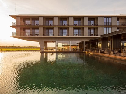 Luxusurlaub - Pools: Innenpool - Andau - Außenansicht - Scheiblhofer The Resort