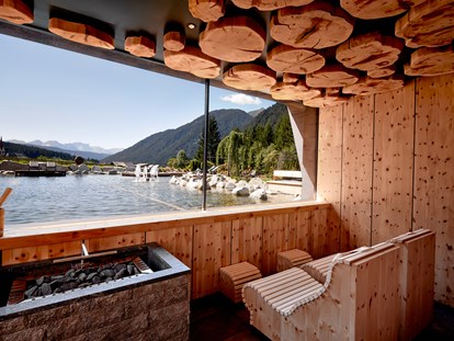 Luxusurlaub - Saunalandschaft: finnische Sauna - Dolomiten - Fontis Luxury Spa Lodge
