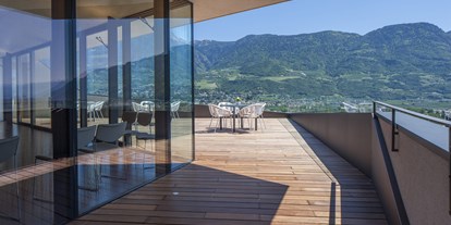 Luxusurlaub - Hotel-Schwerpunkt: Luxus & Golf - St. Leonhard (Trentino-Südtirol) - Panoramaterrasse mit Ausblick - Parkhotel Marlena - Adults Only 14+