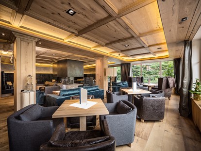 Luxusurlaub - Bar: Hotelbar - Dorf Tirol bei Meran - Hotel im Inneren - Granbaita Dolomites