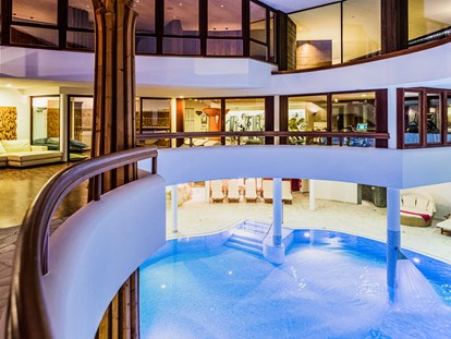 Luxusurlaub - Hotel-Schwerpunkt: Luxus & Kulinarik - Südtirol - Schwimmbad Innen - Granbaita Dolomites