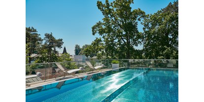 Luxusurlaub - Saunalandschaft: finnische Sauna - Deutschland - rooftop pool - Romantik ROEWERS Privathotel