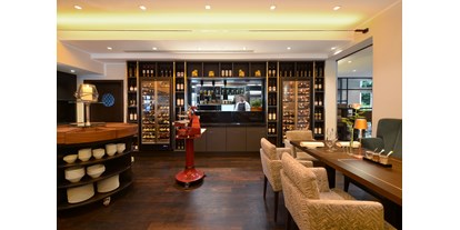 Luxusurlaub - Bar: Hotelbar - Ostseeküste - Brasserie Toujours - Romantik ROEWERS Privathotel