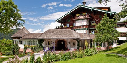 Luxusurlaub - Bar: Poolbar - Jochberg (Jochberg) - Tennerhof Gourmet & Spa de Charme Hotel - Tennerhof Gourmet & Spa de Charme Hotel