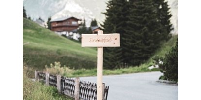 Luxusurlaub - Wellnessbereich - Arlberg - Sinnespfad - Hotel Goldener Berg
