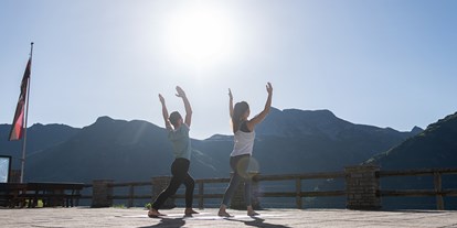 Luxusurlaub - Wellnessbereich - Vorarlberg - Yoga auf der Sonnenterrasse - Hotel Goldener Berg