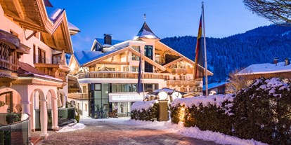 Luxusurlaub - Saunalandschaft: Außensauna - Tirol - Wellnessresort Seiwald