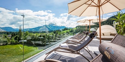 Luxusurlaub - Saunalandschaft: Außensauna - Tiroler Unterland - Wellnessresort Seiwald