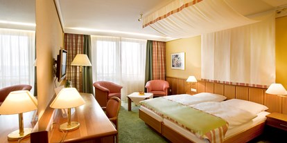 Luxusurlaub - Pools: Innenpool - Doppelzimmer Roter Schliff - Wellness- & Nationalpark Hotel Schliffkopf