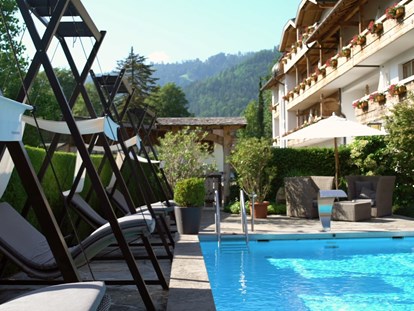 Luxusurlaub - Hotel-Schwerpunkt: Luxus & Wellness - Oberbayern - Außenpool ©Staudacherhof - Staudacherhof