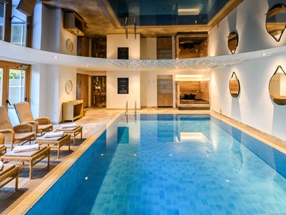 Luxusurlaub - Hotel-Schwerpunkt: Luxus & Kulinarik - Oberbayern - Schwimmbad im Staudacherhof  - Staudacherhof