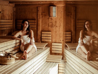 Luxusurlaub - Saunalandschaft: finnische Sauna - Panoramasauna Staudacherhof  - Staudacherhof
