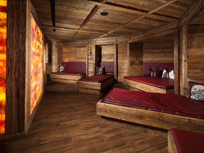 Luxusurlaub - Saunalandschaft: finnische Sauna - Fuschl am See - Ruhestad'l mit Wasserbetten - Alm- & Wellnesshotel Alpenhof****s