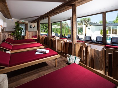 Luxusurlaub - Bar: Hotelbar - Berchtesgadener Land - Panorama-Ruheraum - Alm- & Wellnesshotel Alpenhof****s