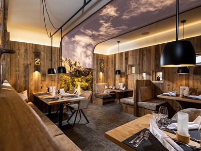 Luxusurlaub - Bar: Hotelbar - Bruck'n Stüberl - Alm- & Wellnesshotel Alpenhof****s