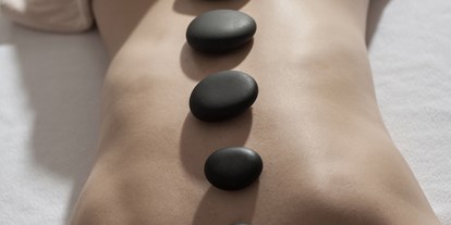 Luxusurlaub - Saunalandschaft: Infrarotkabine - Leogang - Hot Stone Massage DAS.GOLDBERG - Das Goldberg
