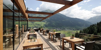 Luxusurlaub - Hotel-Schwerpunkt: Luxus & Wellness - Zell am See - Terrasse Sommer DAS.GOLDBERG - Das Goldberg