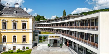 Luxusurlaub - Saunalandschaft: finnische Sauna - Anif - Hoteleingang - Villa Seilern Vital Resort