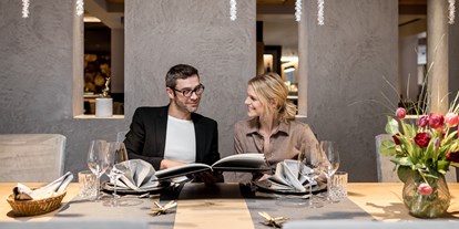 Luxusurlaub - Einrichtungsstil: Themenzimmer - Scuol - Fine Dining Table (für bis zu 14 Personen) - Alpin Art & Spa Hotel Naudererhof