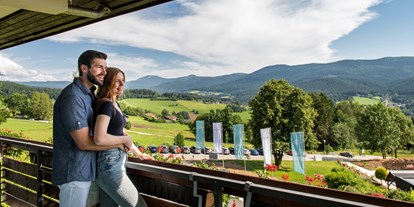 Luxusurlaub - Umgebungsschwerpunkt: am Land - Lam - Panoramablick direkt aus dem Zimmer - Hotel Sonnenhof Lam im Bayerischen Wald