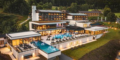 Luxusurlaub - Pools: Infinity Pool - Bayerischer Wald - Hotel Sonnenhof Lam im Bayerischen Wald