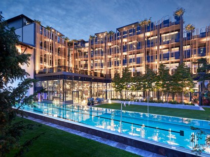 Luxusurlaub - Pools: Schwimmteich - Neubau mit 21 Luxus-Suiten und einer Sport-Area auf 1.380 qm - 5-Sterne Wellness- & Sporthotel Jagdhof