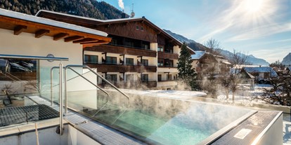 Luxusurlaub - Saunalandschaft: Außensauna - Tiroler Oberland - Gartenhotel Linde