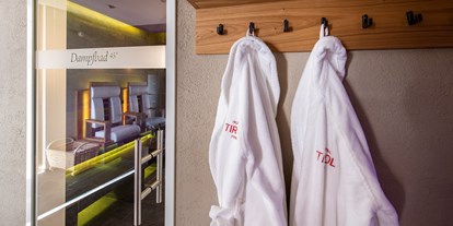 Luxusurlaub - Saunalandschaft: Außensauna - Grän - Hotel TIROL