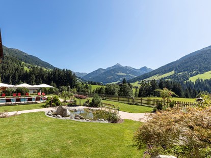 Luxusurlaub - Saunalandschaft: Infrarotkabine - Reith im Alpbachtal - Wunderschöner Panoramagarten mit Pool und unverbautem Ausblick - Alpbacherhof****s - Mountain & Spa Resort