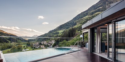Luxusurlaub - Pools: Infinity Pool - Latsch (Trentino-Südtirol) - Quellenhof Luxury Resort Passeier