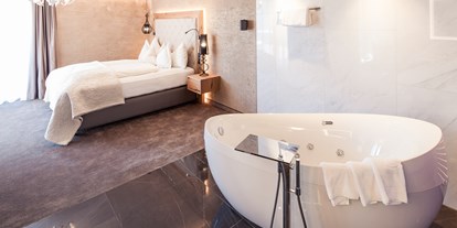 Luxusurlaub - Saunalandschaft: finnische Sauna - Quellenhof Luxury Resort Passeier