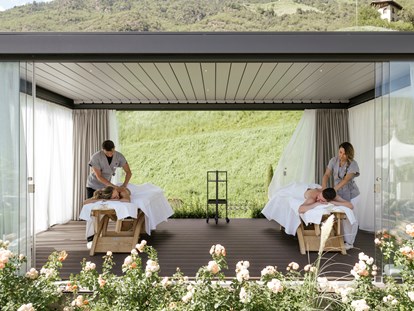 Luxusurlaub - Saunalandschaft: Außensauna - Dorf Tirol - Garden SPA - Couple Massage - Preidlhof***** Luxury DolceVita Resort