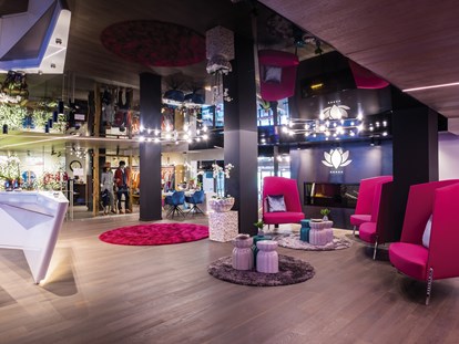 Luxusurlaub - Bar: Hotelbar - Partschins - Lobby - Preidlhof***** Luxury DolceVita Resort