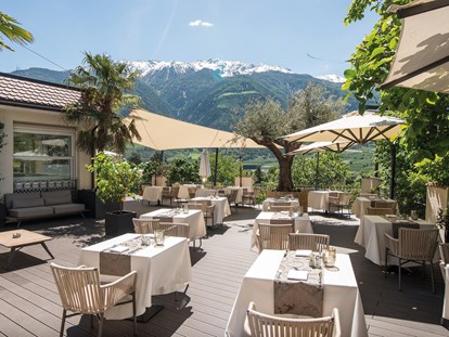 Luxusurlaub - Pools: Infinity Pool - Latsch (Trentino-Südtirol) - Mediterrane Terrasse  - Preidlhof***** Luxury DolceVita Resort