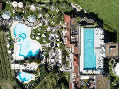 Luxusurlaub - Saunalandschaft: Außensauna - Völs am Schlern - Outdoor Pools & mediterraner Park - Preidlhof***** Luxury DolceVita Resort