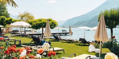Luxusurlaub - Pools: Außenpool beheizt - Dorf Tirol bei Meran - Die großzügige Parkanlage - Parc Hotel am See