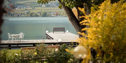Luxusurlaub - Saunalandschaft: finnische Sauna - Sen Jan di Fassa - Die Parkanlage im Herbst - Parc Hotel am See