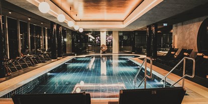 Luxusurlaub - Bar: Poolbar - Wiener Alpen - Hotel Wellnessbereich - Hotel & Spa Linsberg Asia****Superior