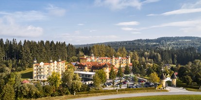 Luxusurlaub - Saunalandschaft: Dampfbad - Bad Zell - Hotel Guglwald Außenansicht - Hotel Guglwald