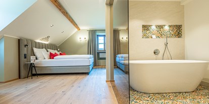 Luxusurlaub - Umgebungsschwerpunkt: Stadt - Suite - Romantik Spa Hotel Elixhauser Wirt