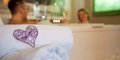 Luxusurlaub - Klassifizierung: 4 Sterne S - Romantisches Bad zu Zweit - Romantik Spa Hotel Elixhauser Wirt
