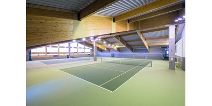Luxusurlaub - Pools: Innenpool - Leogang - Tennishalle im Hotel - Hotel Gut Brandlhof