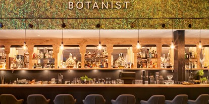 Luxusurlaub - Saunalandschaft: Infrarotkabine - Going am Wilden Kaiser - Die Botanist Bar - Hotel Forsthofgut