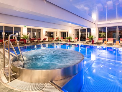 Luxusurlaub - Hotel-Schwerpunkt: Luxus & Skifahren - Stans (Stans) - Farblicht-Hallenbad - Wander-und Wellnesshotel Gassner****s