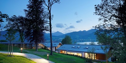 Luxusurlaub - Saunalandschaft: Dampfbad - Bayern - Alpenhalets außen - Hotel DAS TEGERNSEE