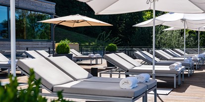 Luxusurlaub - Pools: Außenpool beheizt - Achenkirch - Sonnenterrasse - Hotel DAS TEGERNSEE