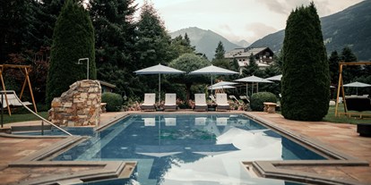Luxusurlaub - Einrichtungsstil: alpenstil - Leogang - Naturspa Outdoorschwimmbad im Sendlhofer's - Sendlhofer's