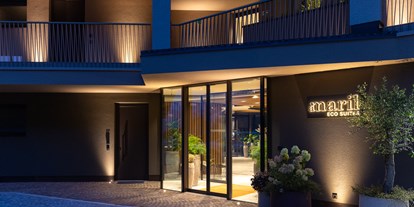 Luxusurlaub - Umgebungsschwerpunkt: am Land - Völlan/Lana - Nachtansicht - Eco Suites Amaril